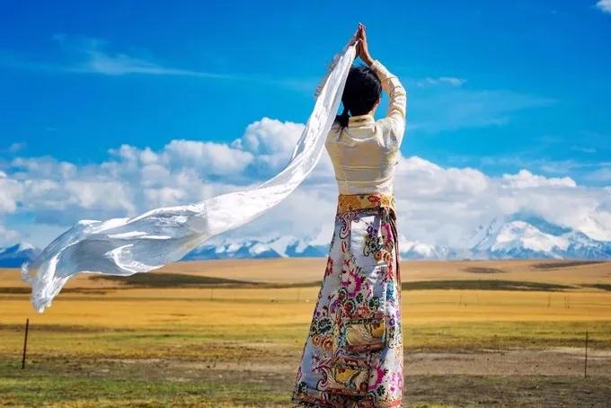 西藏私人導游多少錢一天，西藏旅游找當地導游可靠嗎?西藏評價好的導游怎么聯系